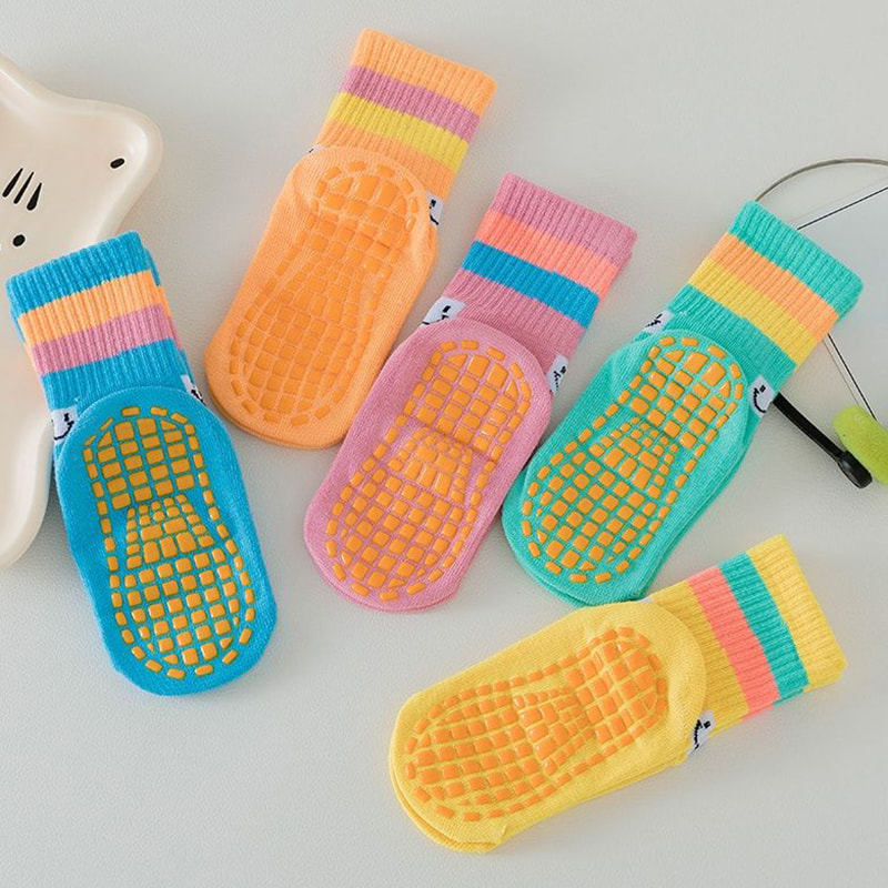 非スリップソックメーカー卸売ミッドチューブトランポリンソックス、ハイトップ早期教育子供の遊び場ソックス 非スリップソックメーカー卸売ミッドチューブトランポリンソックス、ハイトップ早期教育子供の遊び場ソックス