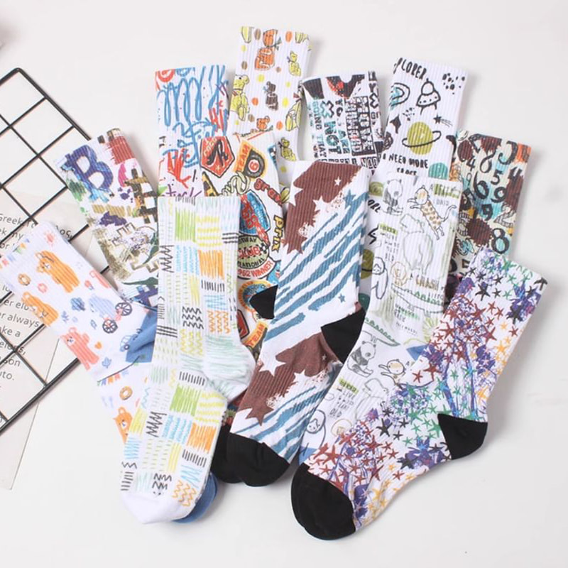 春と夏の靴下、男性用の長い靴下、女性用ミッドソール、ヨーロッパとアメリカのストリートスポーツ、カップルの綿の靴下、グラフィティトレンディソックスの3D印刷技術 春と夏の靴下、男性用の長い靴下、女性用ミッドソール、ヨーロッパとアメリカのストリートスポーツ、カップルの綿の靴下、グラフィティトレンディソックスの3D印刷技術
