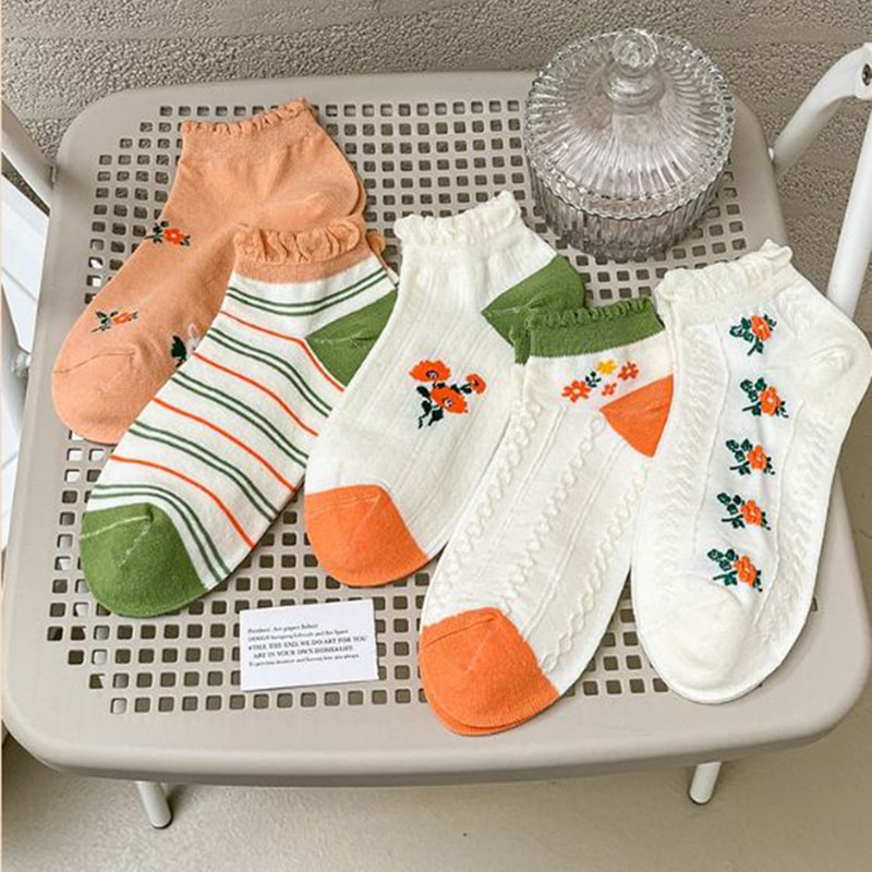 女の子のためのジャキアの白い暗いパターンの純粋な綿の短い靴下 女の子のためのジャキアの白い暗いパターンの純粋な綿の短い靴下