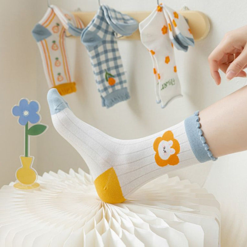 子供用のミッドチューブソックス、日本の漫画ソックスのトレンド、韓国語バージョン、4シーズンの薄い女性の靴下 子供用のミッドチューブソックス、日本の漫画ソックスのトレンド、韓国語バージョン、4シーズンの薄い女性の靴下