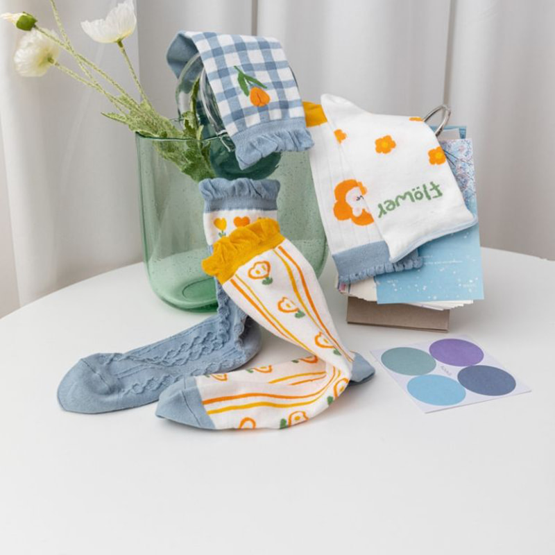 子供用のミッドチューブソックス、日本の漫画ソックスのトレンド、韓国語バージョン、4シーズンの薄い女性の靴下 子供用のミッドチューブソックス、日本の漫画ソックスのトレンド、韓国語バージョン、4シーズンの薄い女性の靴下